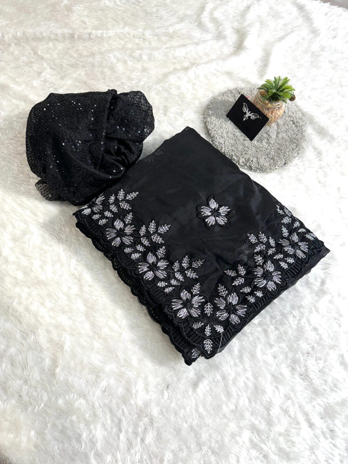 Black flowers - Image 2