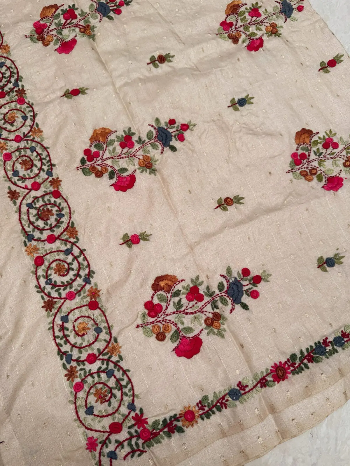 floral embroidery - Image 2